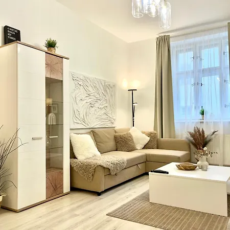 Bond Location Air Conditioned Apartment *