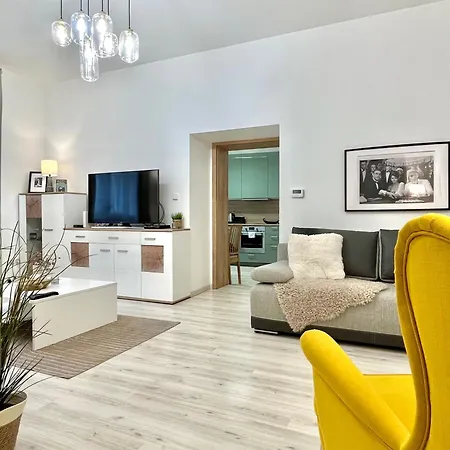 Apartment Bond Location Air Conditioned