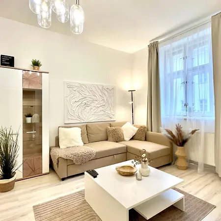 Bond Location Air Conditioned Pressburg