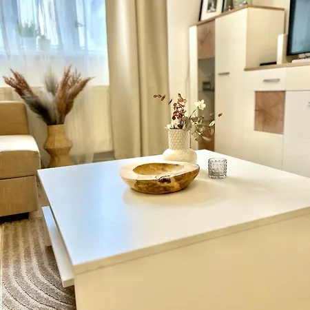 Bond Location Air Conditioned Apartment