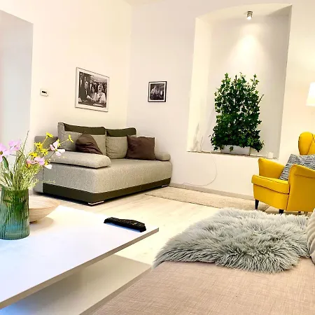 Bond Location Air Conditioned Apartment Pressburg