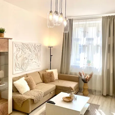 Bond Location Air Conditioned Apartment