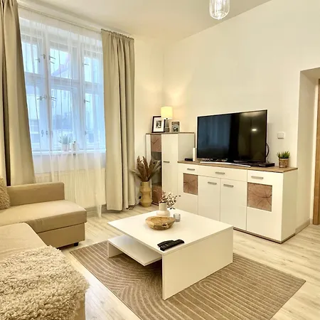 Apartment Bond Location Air Conditioned