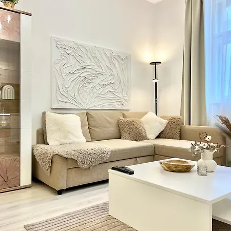 Apartment Bond Location Air Conditioned