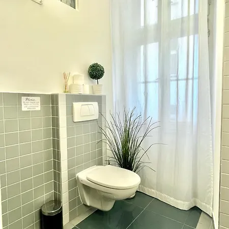 Apartment Bond Location Air Conditioned