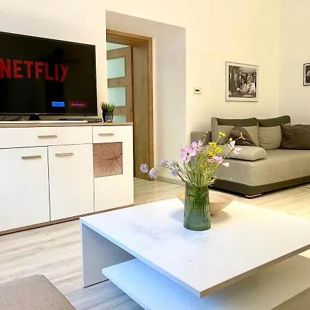 James Bond Apartment Top Location Air Conditioned
