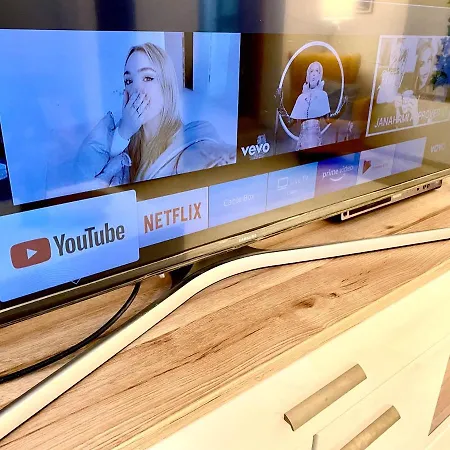 Bond Location Air Conditioned Apartment