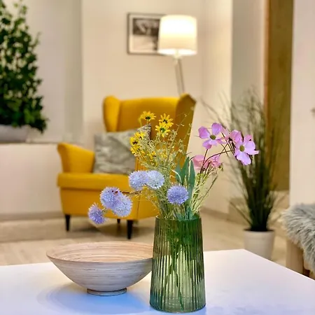 Bond Location Air Conditioned Apartment