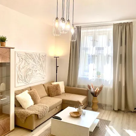 Bond Location Air Conditioned Pressburg