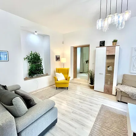 James Bond Apartment Top Location Air Conditioned *