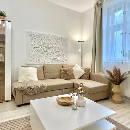 James Bond Apartment Top Location Air Conditioned * Bratislava