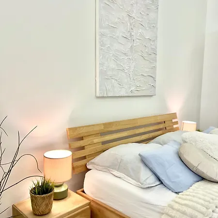 James Bond Apartment Top Location Air Conditioned * Bratislava