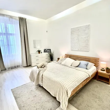James Bond Apartment Top Location Air Conditioned Bratislava