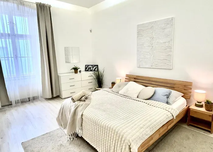 Bond Location Air Conditioned براتسيلافا